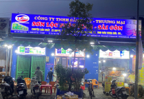 Làm mới bàn ghế, tủ gỗ đón Tết với sơn PU bền đẹp